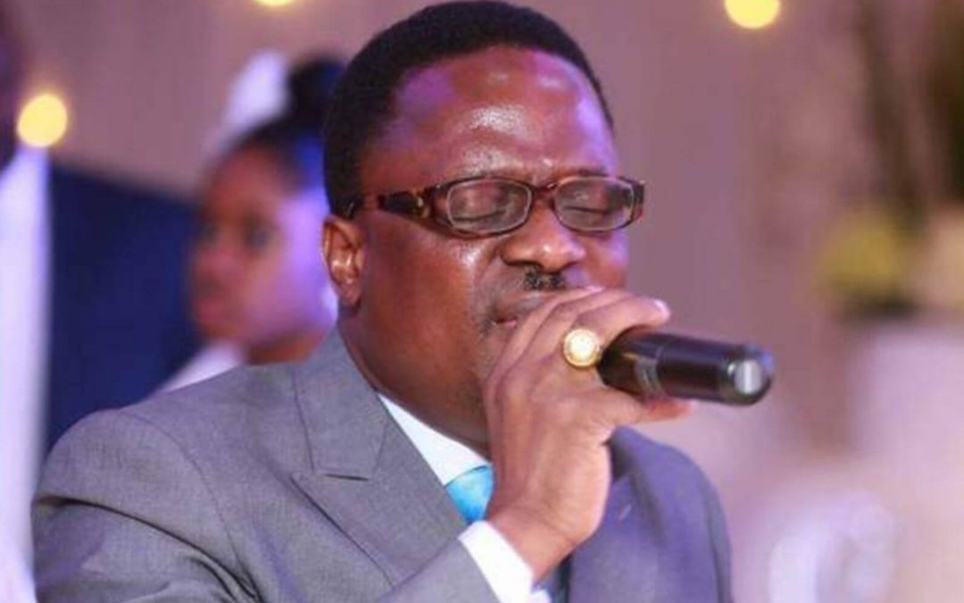 Biographie du chantre Johnny Sourou